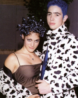 Illustration for article titled We're Suckers For Random Celebrity Prom Pictures
